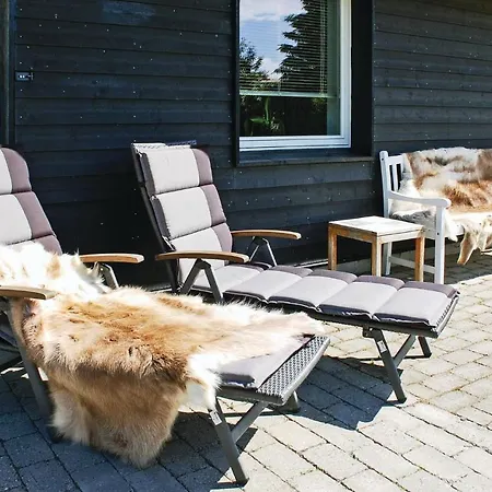 Three-bedroom Holiday In * Egå