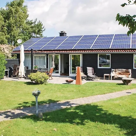 Vakantiehuis Three-bedroom Holiday In Egå